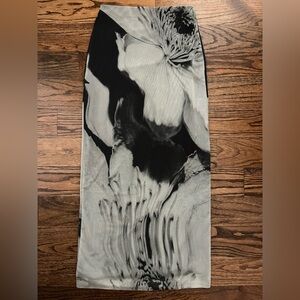 Topshop Dark Floral Abstract Black and Gray  skirt.  Size 6